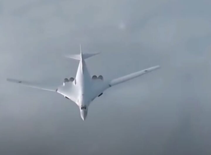 RUSI NAPRAVILI NOVI BOMBARDER Tu-160M: Prva letelica na svetu sa raketama za lansiranje unazad (VIDEO)