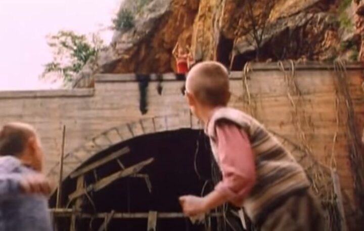 KAO DA JE VREME STALO: Kako danas izgleda ozloglašeni tunel iz filma "Lepa sela lepo gore"? (VIDEO)