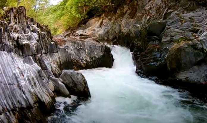 JEDINA KOJA U EVROPI TEČE UZVODNO: Reka Toplica je jedinstven prirodni fenomen (VIDEO)